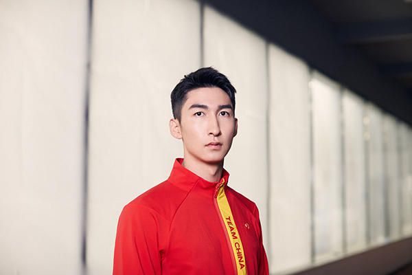 莎拉发现另有三个古怪的女孩也不太合群，不想被孤立的莎拉只能和她们走得比较近